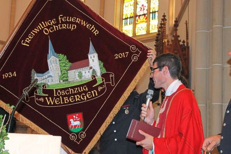 Consecrating the flag of Ochtrup